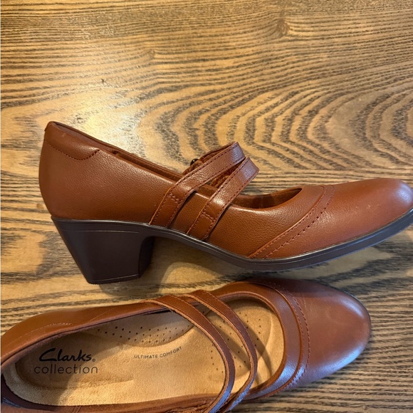 Clarks Women's Tan Leather heel with Straps size 9 - Picture 7 of 7